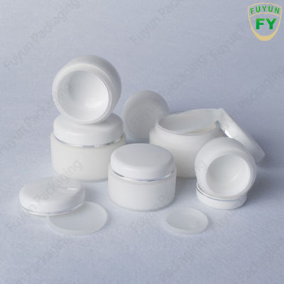 De ronde Plastic Verpakkende Kruiken van 15g voor de Room van de Huidzorg Verpakking